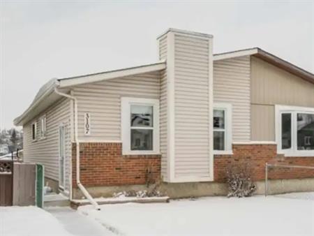 Immaculate 3 bed, 1.5 bath bungalow style in the heart of Glenbrook for April,1. | 3107 50 Street Southwest, Calgary