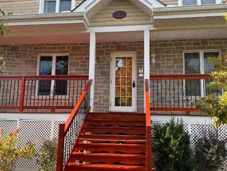 ST SAUVEUR Centre ville pres de leglise Grand 41/2 luxueux 2cc 3 appareil inclus et plus .......LIBRE...