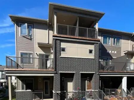 232 ANYOLITE PRIVATE | 232 ANYOLITE PRIVATE, Ottawa