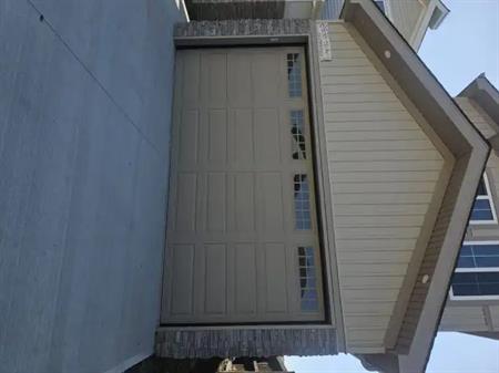 BRIGHT AND SPACIOUS 4 BEDS, 2.5 BATH  MAIN & UPPER FLOORS- BASEMENT NOT INCLUDED | 8835 181 Avenue Northwest, Edmonton