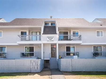 Deerwood Place | 12003 139 Avenue Northwest, Edmonton