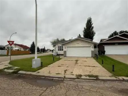 4 Bedroom 3 Full Bathroom House in a Quiet Neighborhood | 9003 169A Avenue Northwest, Edmonton