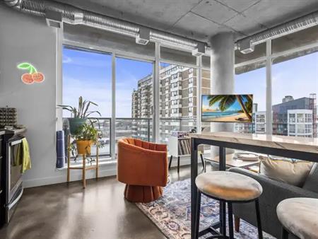 Premium 2BR Downtown Condo | Skyline Views, Furnished, Hassle-Free Living | 808 - 624 8 Avenue Southeast, Calgary