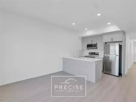 >>>DISCOUNTED RENT>> SEE BELOW>>>END UNIT:  1 Bedroom Ground Floor Unit | 727 Orchards Boulevard Southwest, Edmonton