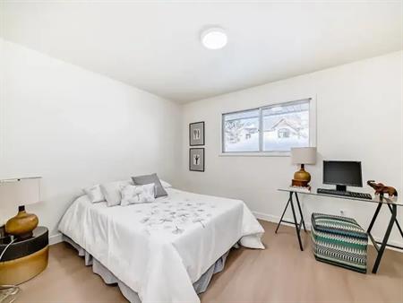 Fully renovated and furnished half duplex in Killarney | 2629 25 Avenue Southwest, Calgary