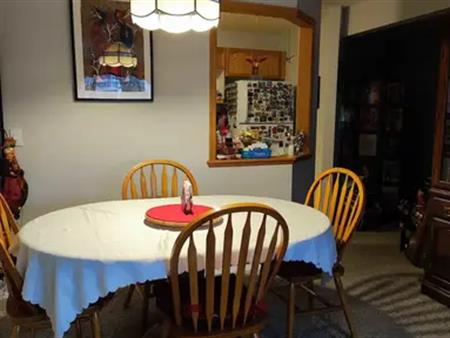 55+ AGE RESTRICTED, COZY 2 BEDROOM/1.5 BATHROOM 1048sf of FURNISHED LIVING. | Calgary