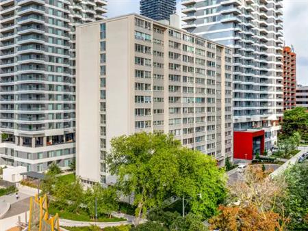 Holly Tower - Yonge and Eglinton | 33 Holly St., Toronto