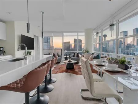 Move-In Ready Guardian Condo | Designer Western Décor, 2 Beds + Parking + Views | 1188 3 Street Southeast, Calgary