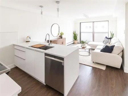 Kits Corner | 2180 West 4th Ave, Vancouver