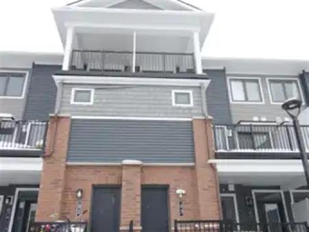 43 ZOISITE PRIVATE | 43 ZOISITE PRIVATE, Ottawa