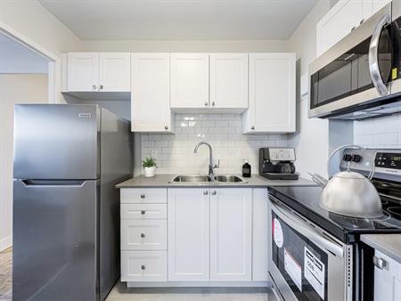 Upper Canada Court, West | 110 Erskine Avenue, Toronto