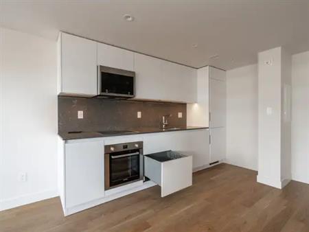 150 Donway & 4 Overland | 150 The Donway West, Toronto