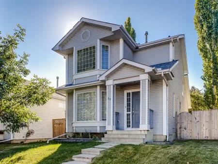 Bright 4-Bedroom Family Home with New High-Efficiency Furnace | 40 Mount Lorette Close Southeast, Calgary