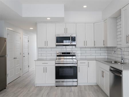 >>>FREE RENT>>>> SPACIOUS, ABOVE GROUND 1 BEDROOM - WITH GARAGE!!! | 3409 119A Street Southwest, Edmonton