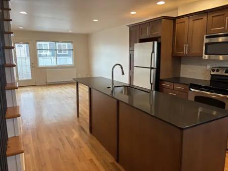 Hardwood floors throughout, close to LRT. | 1 - 1603 38 Street Southwest, Calgary