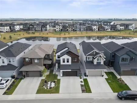 Spacious 5-Bedroom Family Home, 2 Ensuites, 2 Kitchens, Double Garage, Pond View | Edmonton