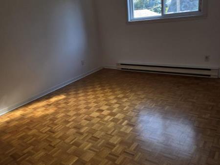 Appartement triplex 5 1/2 Longueuil