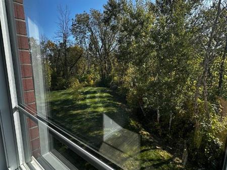 🏡 Grand 4½ moderne avec garage et superbe vue sur l’eau – Candiac 🌅