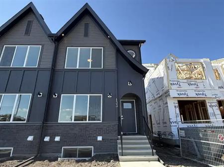 Modern 3 Bed, 2 Bath Upper Duplex by Truman – Garage & Utilities Included | Calgary
