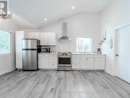 12 DOAN AVENUE | 12 DOAN Avenue, Tiny