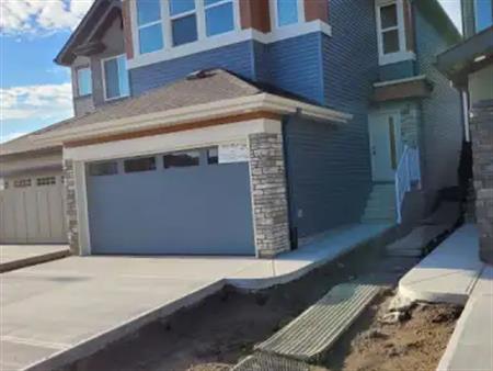 LEVEL2 LECTRIC VEHICLE CHARGER + AC INCLUDED AND INSTALLED. PRIME LOCATION | Edmonton