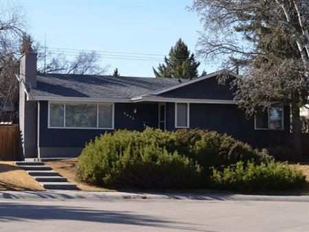 Bright beautiful 1400 sqft Bungalow in Palliser | Calgary