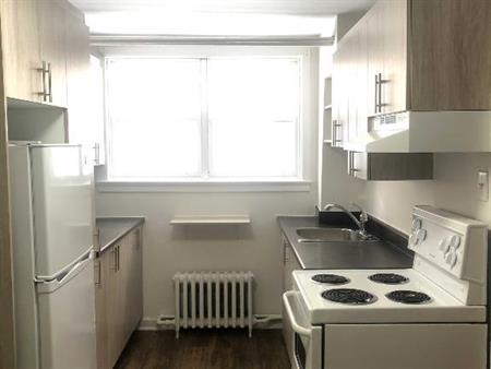 3 1/2 À LOUER, CÔTE DES NEIGES, UdeM, LIBRE MAINTENANT
