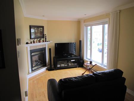 Grand 4 1/2 lumineux, bord de l'eau, solarium, St-Eustache rive-nord