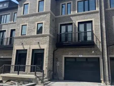 12 - 260 EAGLE STREET | 12 - 260 EAGLE STREET, Newmarket