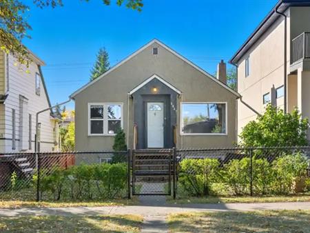 4 Bed Home w/ 2 Kitchens + Garage – King Edward Park | 9847 81 Avenue Northwest, Edmonton