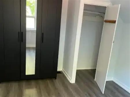 1 Southmead Road, Toronto, Ontario, Canada, M4A 2L9 | 1 Southmead Road, Toronto