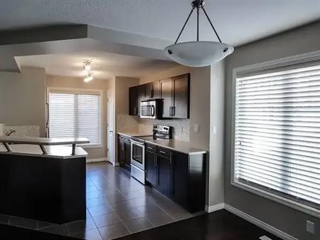 Beautiful 3 bedroom Townhouse in a great community and location | 53 - 1623 Towne Centre Boulevard Northwest, Edmonton