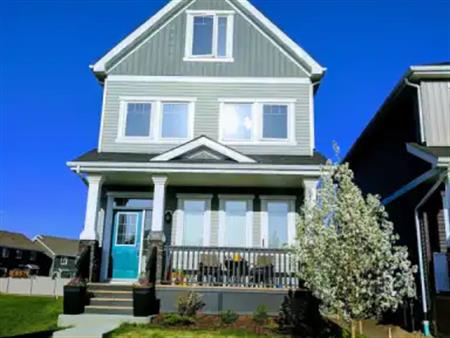 Charming 3-Bedroom Home with Loft in Glenridding Heights | Edmonton