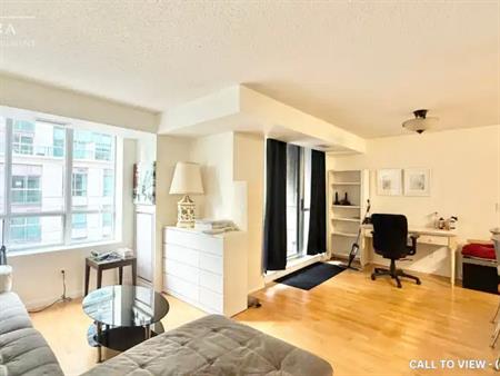 705-140 Simcoe St, Toronto, Ontario M5H 4E9 | 140 Simcoe Street, Toronto