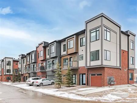4 bedroom, New york style Townhouse | 253 Greenbriar Common Northwest, Calgary