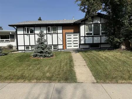 MAIN FLOOR OF BI-LEVEL BUNGALOW IN QUIET BRAESIDE | 1528 110 Avenue Southwest, Calgary