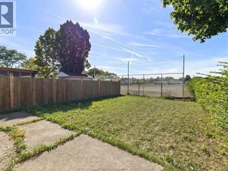 3067 SUFFOLK STREET | 3067 SUFFOLK STREET, Windsor