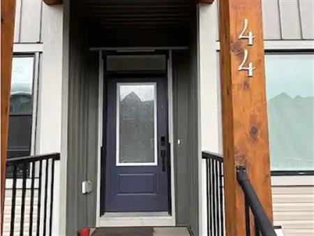 Beautiful 3 Bedroom Plus Den Duplex with Double Garage in Sage Hill | 44 - Sage Hill Path NW, Calgary