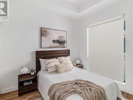 705 - 600 MOUNTAINEER | 705 - 600 MOUNTAINEER, Ottawa