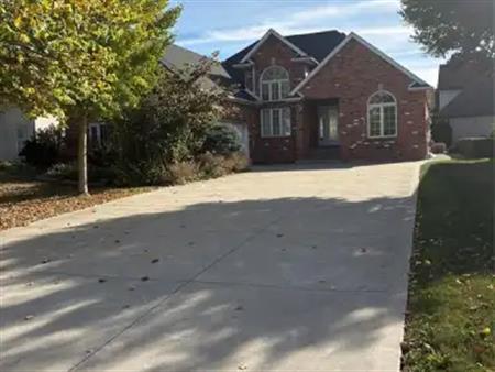 823 LAKE SHORE DRIVE | 823 LAKE SHORE DRIVE, Windsor