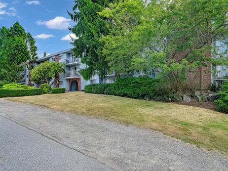 LA PLAYA VISTA | 1360 Fir Street, White Rock