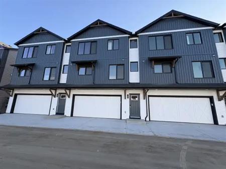 3 Bedroom 2.5 Bathroom Townhouse Style Home in Secord - SF302 | 1025 Secord Promenade 71, Edmonton