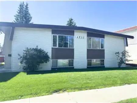 Beautiful 2 Story Home in Varsity! Great Location! 3 Bed/2 Full Bath! | 3 - 4835 Varsity Drive Northwest, Calgary