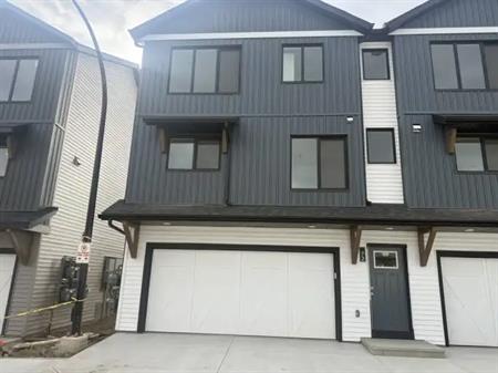Brandnew showhome condition ready townhouse in Secord double car garage!! | 1025 Prom Secord Nw, Edmonton