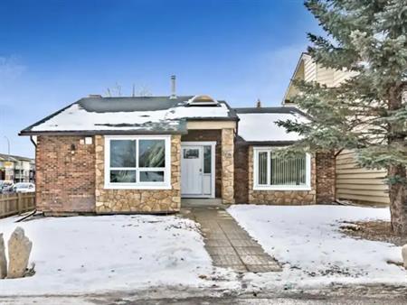 3 BEDROOM 2 BATH HOUSE IN MILLRISE SW | Calgary