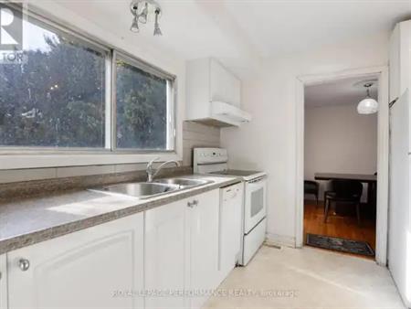 142 MEADOWLANDS DRIVE W | 142 MEADOWLANDS DRIVE W, Ottawa