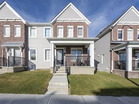 3 BEDROOM TOWNHOUSE IN YORKVILLE | Calgary