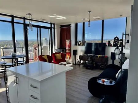 Sub-Penthouse, 30th flr, Beautiful Mountain Views, SW Corner Unit | 3002 - 1010 6 Street Southwest, Calgary