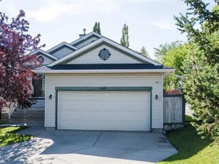 Beautiful Rocky Ridge Home – 3 Bed, 3 Bath, Steps to Transit & Views! | 445 Rocky Ridge Bay Northwest, Calgary