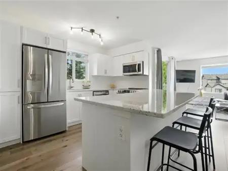 Bright & Spacious 2 Bed, 2 Bath Corner Unit | 40 Summerwood Boulevard, Sherwood Park